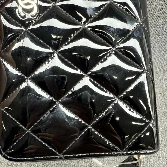 100% Authentic CHANEL Patent Leather Wallet - Picture 6 of 14